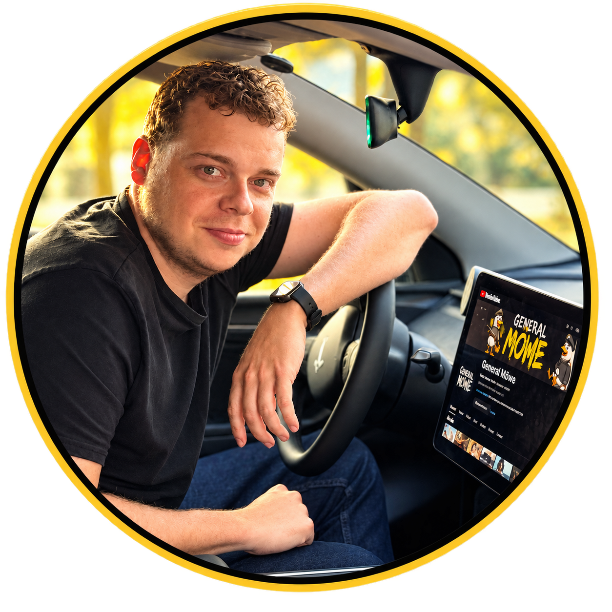Tobias Liewert im Tesla mit General-Möwe-Visual